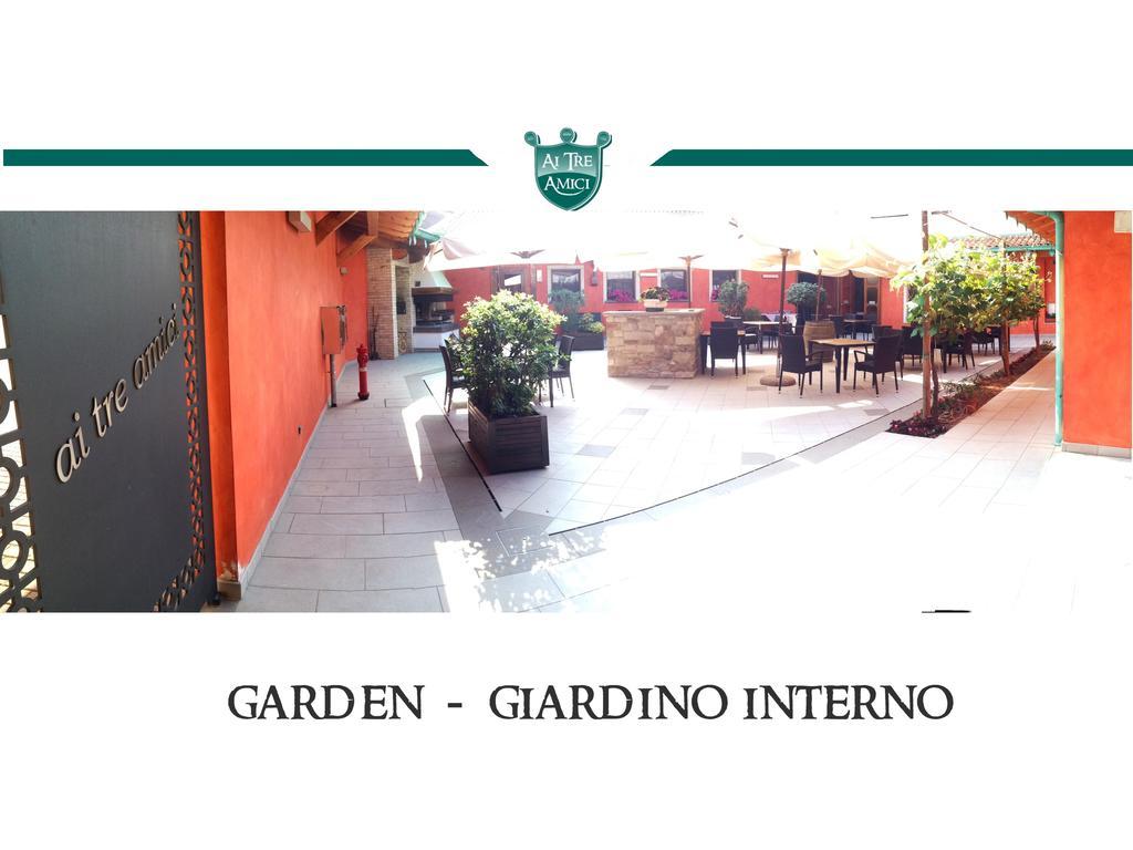 Trattoria Locanda Ai Tre Amici Mortegliano Exterior foto